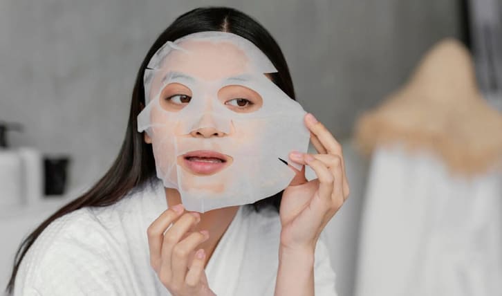 Có nên đắp mặt nạ trước khi makeup? Bí quyết lớp nền không mốc