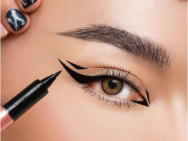ke eyeliner mat meo tu duoi mat