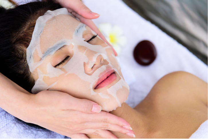 Có nên đắp mặt nạ trước khi makeup? Bí quyết lớp nền không mốc 2 loi ich cua viec dap mat na truoc khi makeup