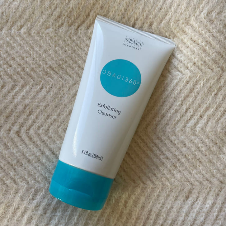 sua rua mat cho da kho obagi 360 exfoliating cleanser