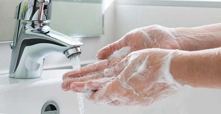 Tẩy trang đúng cách: 4 bước cho làn da khỏe đẹp không tì vết 3 ve sinh tay sach